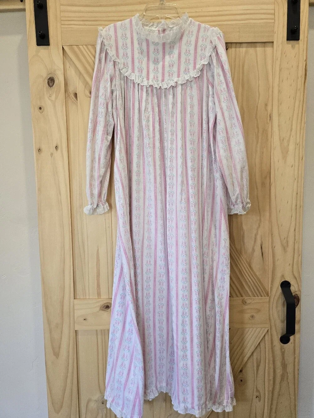 Lanz of Salzburg Nightgown Womens M Pink Floral Stripe Eyelet Lace Vintage USA